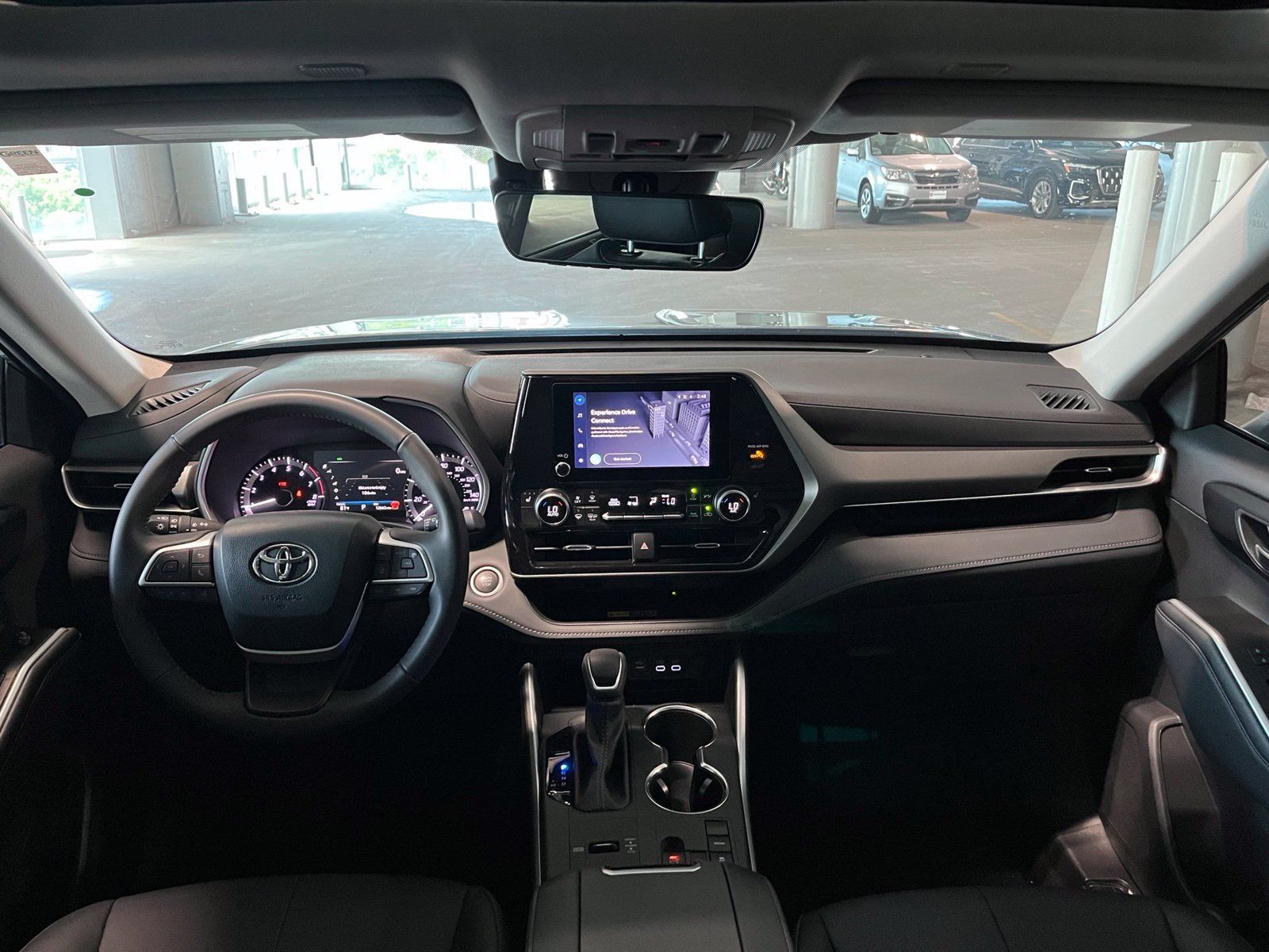 Used 2025 Toyota Highlander XLE FWD image 41