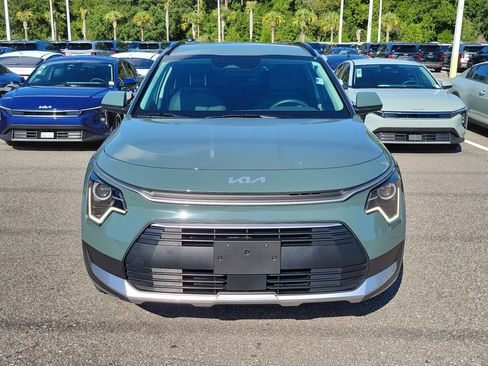 Certified 2025 Kia Niro EX FWD image 2