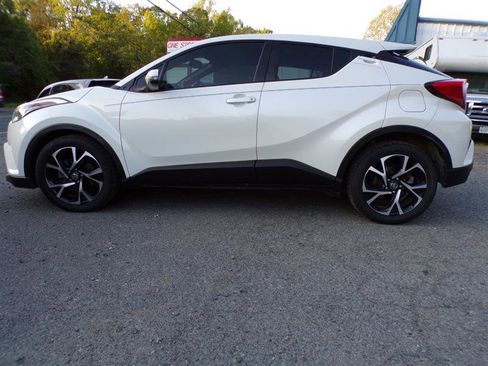 Used 2018 Toyota C-HR XLE FWD image 12
