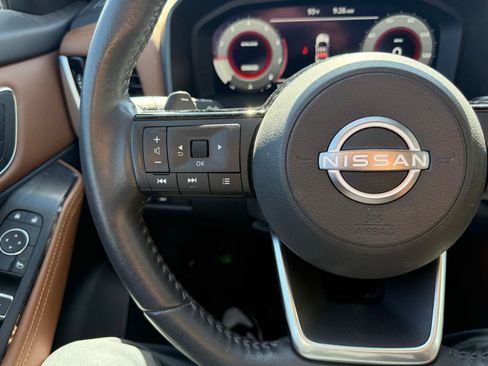 Used 2024 Nissan Rogue Platinum w/ Platinum Premium Package FWD image 18