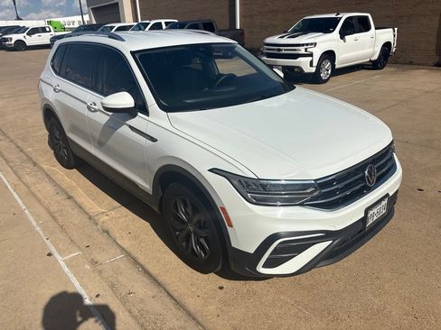 Used 2022 Volkswagen Tiguan SE AWD/4WD image 4