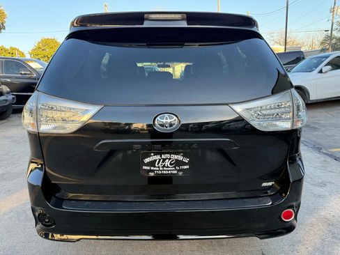 Used 2011 Toyota Sienna SE w/ Preferred Pkg image 6