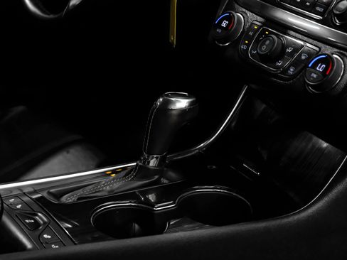 Used 2017 Chevrolet Impala LT FWD image 22