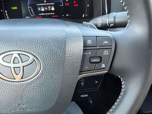 Used 2026 Toyota Camry SE FWD image 25