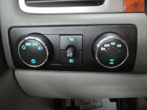 Used 2007 Chevrolet Suburban 2500 LT w/ LT Preferred Equipment Group AWD/4WD image 26