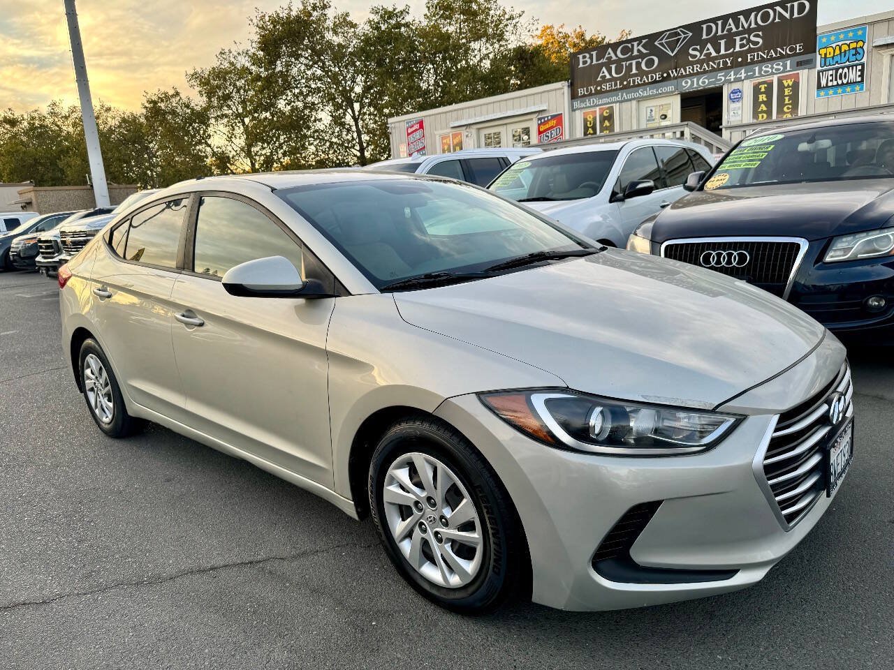 Used 2017 Hyundai Elantra SE FWD image 3