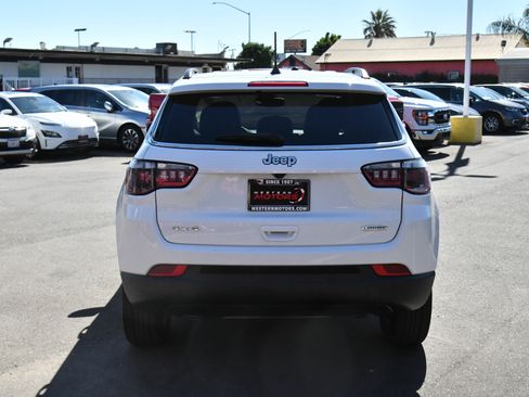 Used 2024 Jeep Compass Latitude AWD/4WD image 7