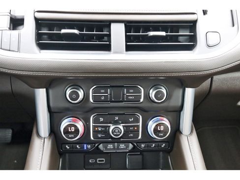 Used 2023 GMC Yukon XL SLT RWD image 28