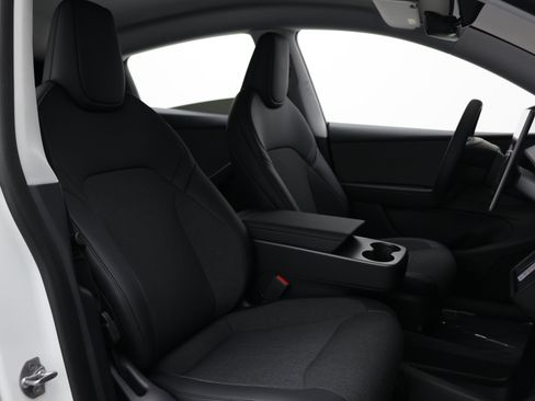 Used 2026 Tesla Model Y 2WD image 37