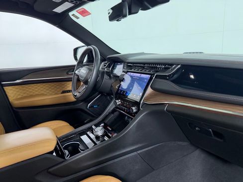 Used 2023 Jeep Grand Cherokee Summit w/ Advanced Protech Group IV image 33