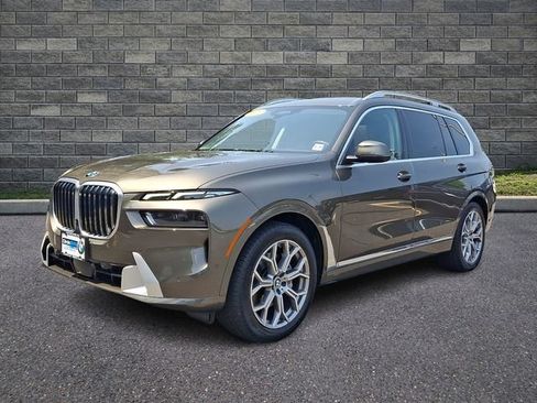 Used 2025 BMW X7 xDrive40i AWD/4WD image 3