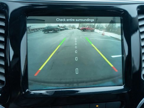 Used 2021 Jeep Cherokee Limited image 20