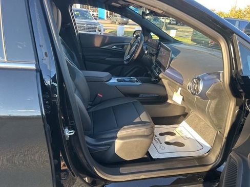 New 2026 Chevrolet Equinox EV LT image 32