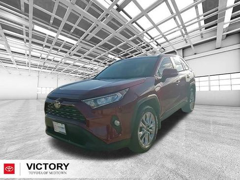 Used 2021 Toyota RAV4 XLE Premium image 8