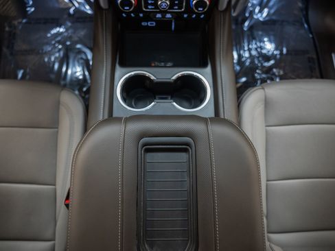 Used 2023 GMC Yukon XL SLT w/ SLT Premium Package image 32