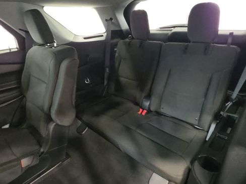 Used 2023 Ford Explorer XLT AWD/4WD image 29