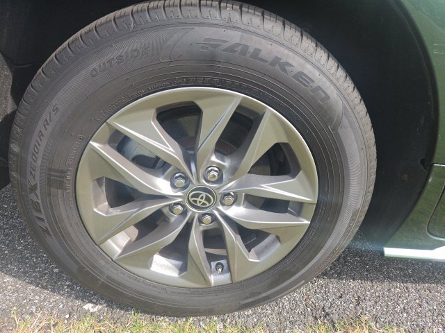 Used 2025 Toyota Sienna XLE FWD image 7