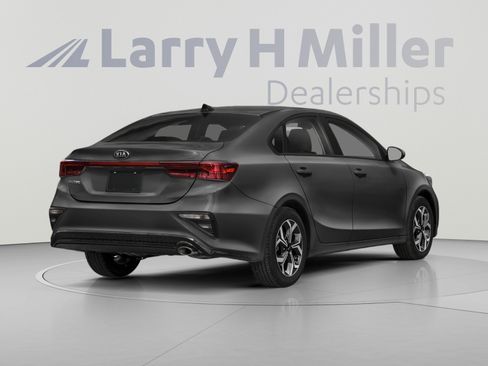 Used 2021 Kia Forte LXS FWD image 2