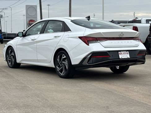 Used 2024 Hyundai Elantra Limited image 9