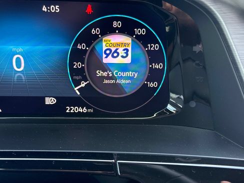 Used 2025 Volkswagen Atlas Cross Sport SE FWD image 13