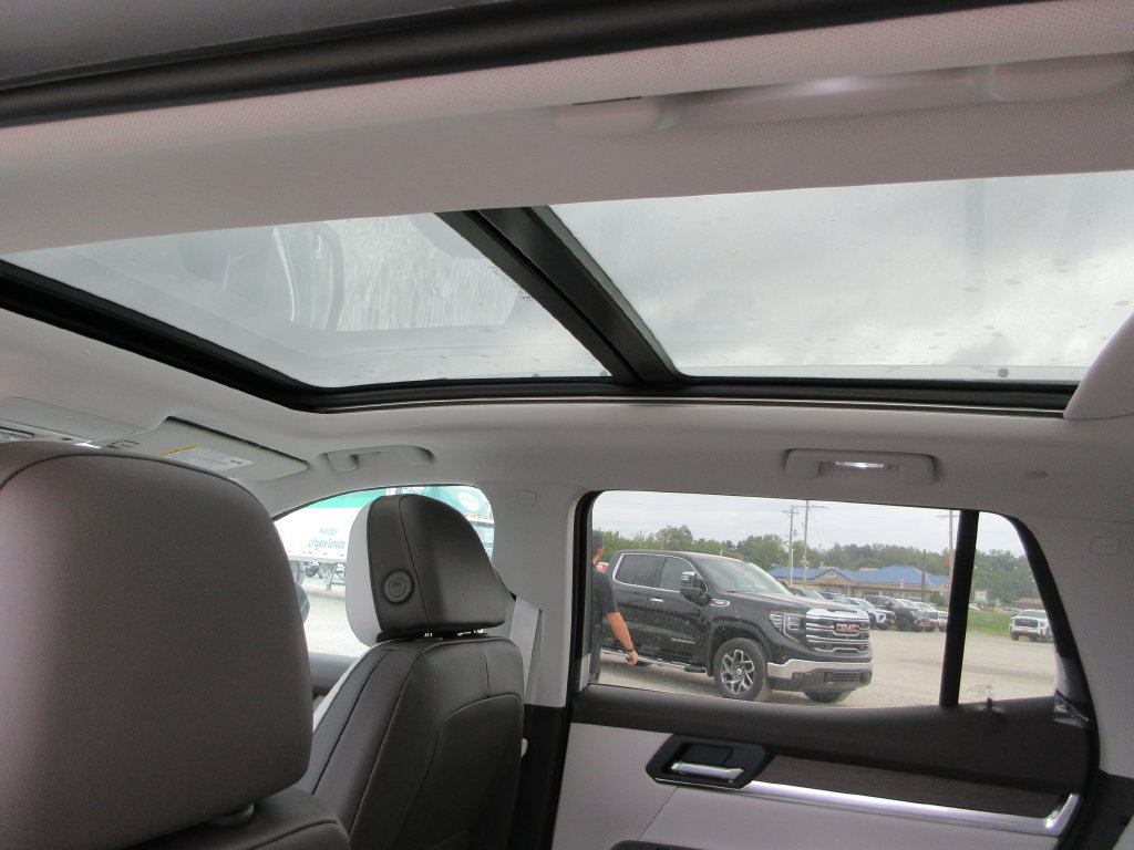 New 2027 GMC Terrain Denali w/ LPO, Black Badging Package AWD/4WD image 11