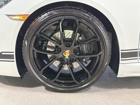 Certified 2025 Porsche 718 Boxster RWD image 37