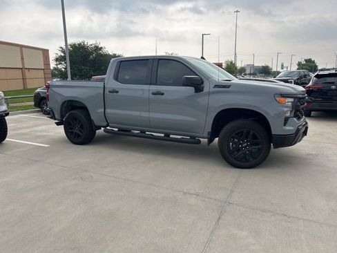 Used 2025 Chevrolet Silverado 1500 Custom Trail Boss w/ Turbomax Blackout Package AWD/4WD image 3