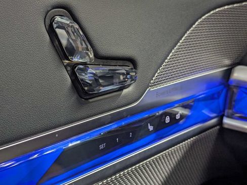 Used 2023 BMW 740i RWD image 18