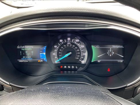 Used 2020 Ford Fusion SE FWD image 25