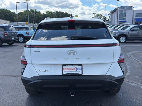 Used 2025 Hyundai Kona SEL FWD image 8