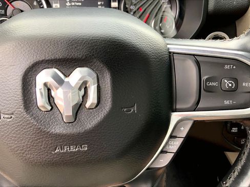Used 2019 RAM 1500 Laramie AWD/4WD image 25