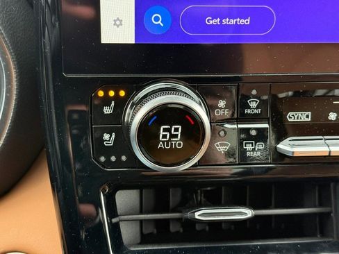 Used 2024 Toyota Highlander Platinum image 25