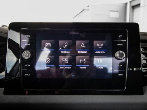 Used 2025 Volkswagen Jetta SE FWD image 37