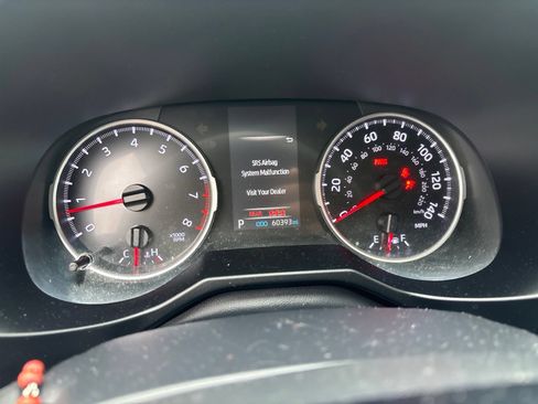 Used 2020 Toyota RAV4 LE FWD image 6