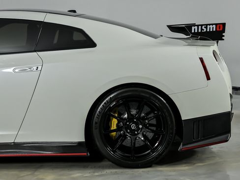 Used 2020 Nissan GT-R NISMO AWD/4WD image 9