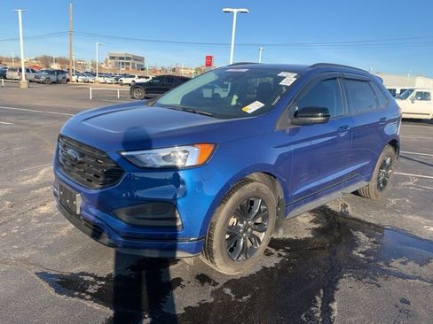 Used 2024 Ford Edge SE w/ Black Appearance Package image 3