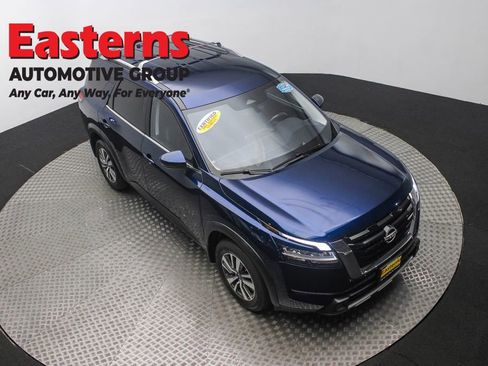 Used 2024 Nissan Pathfinder SL image 3