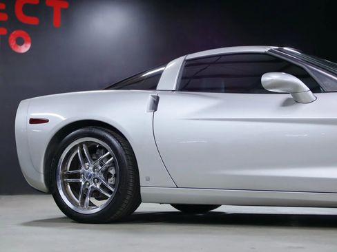 Used 2006 Chevrolet Corvette Coupe 2D image 11