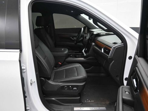 Used 2025 GMC Yukon XL Denali AWD/4WD image 23