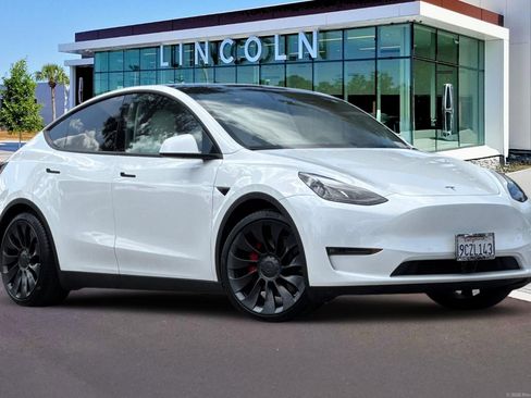 Used 2022 Tesla Model Y Performance AWD/4WD image 2