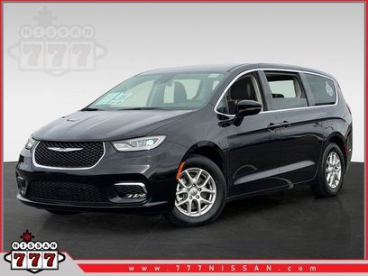 Used 2024 Chrysler Pacifica Touring-L