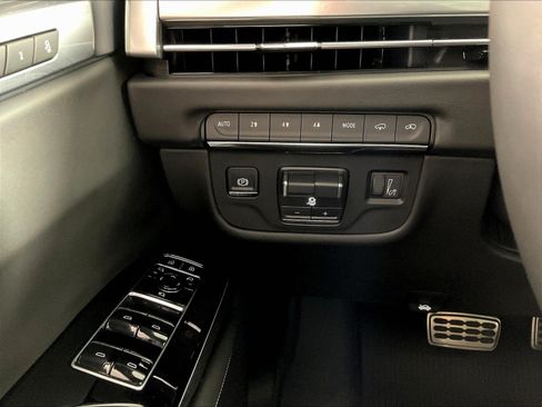 Certified 2025 Cadillac Escalade Sport Platinum w/ LPO, ONYX Package AWD/4WD image 15