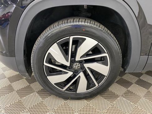 Used 2024 Volkswagen Atlas SE image 19