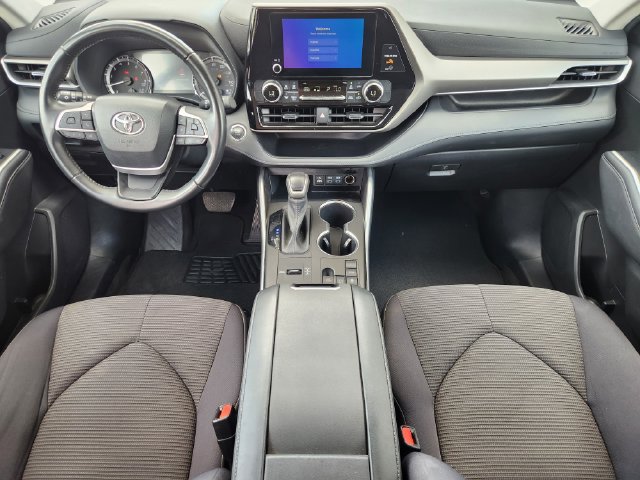 Used 2023 Toyota Highlander LE FWD image 22
