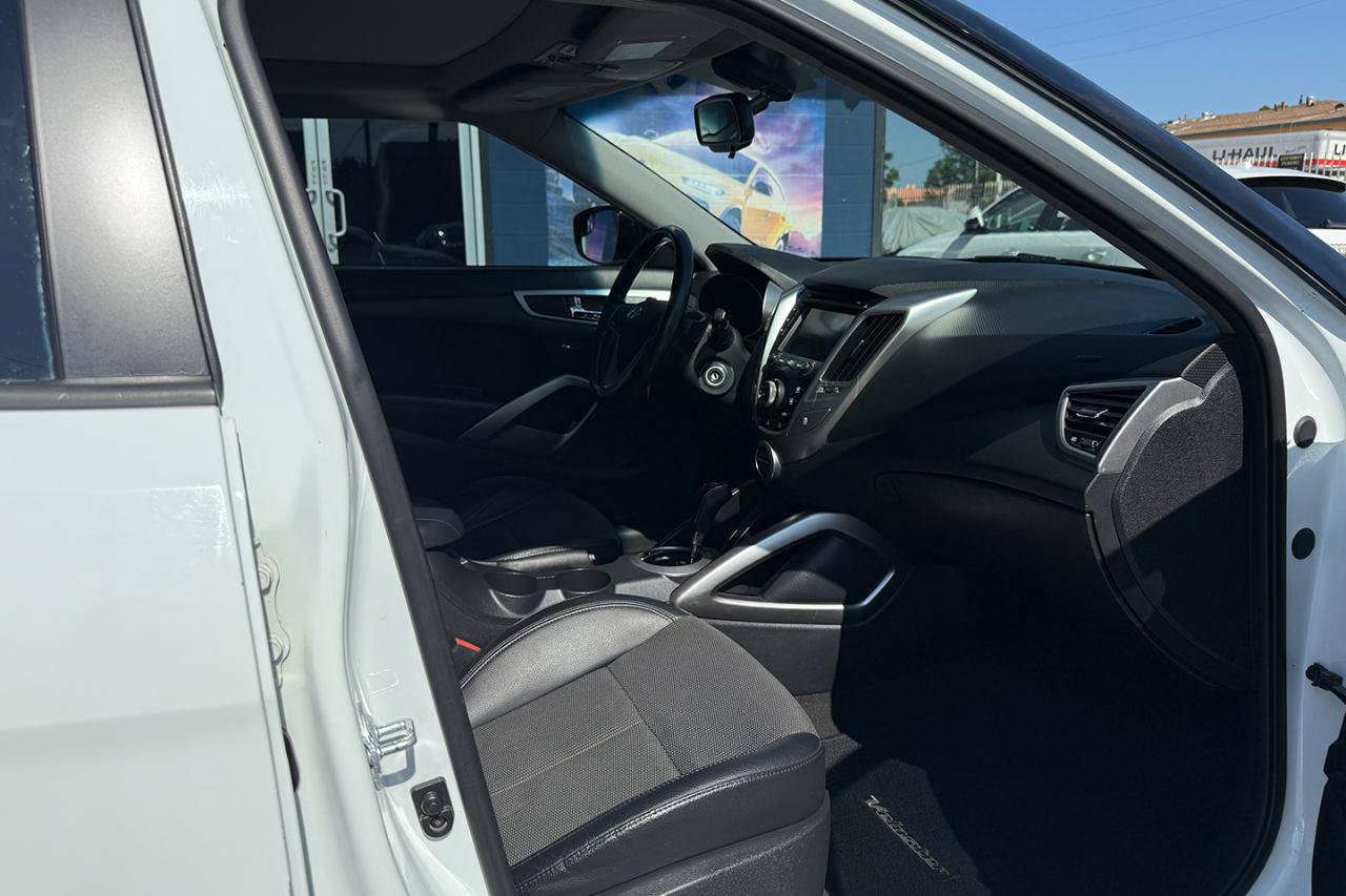 Used 2015 Hyundai Veloster w/ Option Group 02 FWD image 18