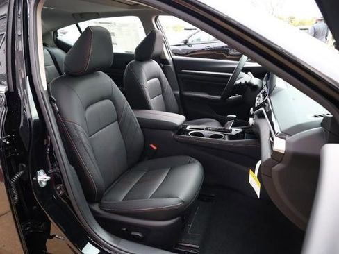 New 2025 Nissan Altima 2.5 SR w/ SR Premium Package image 24