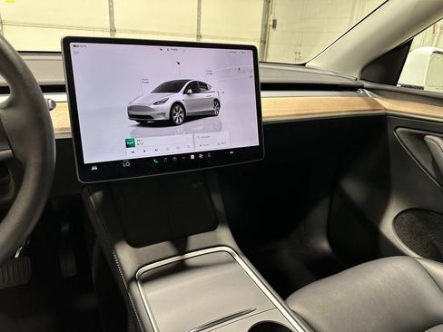 Used 2023 Tesla Model Y Long Range AWD/4WD image 30