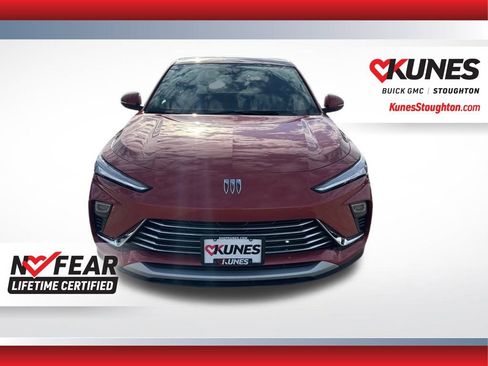 Used 2024 Buick Envista Preferred w/ Advanced Safety Package image 4