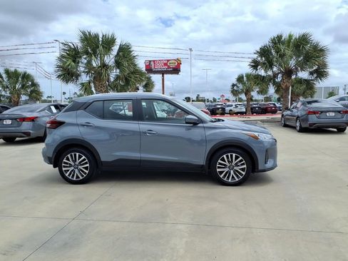 Used 2023 Nissan Kicks SV image 6