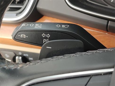 Used 2022 Audi Q5 2.0T Premium w/ Convenience Package image 9